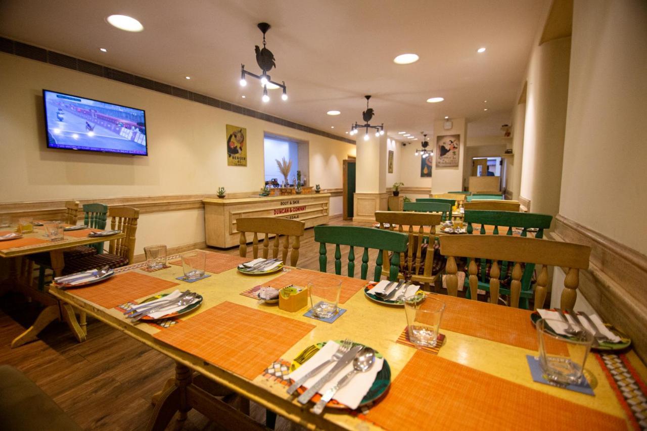 แอมบาสซาเดอร์ - ไอเอชซีแอล ซีเล็คชั่น Hotel นิวเดลี ภายนอก รูปภาพ The interior of a typical Premier Inn restaurant