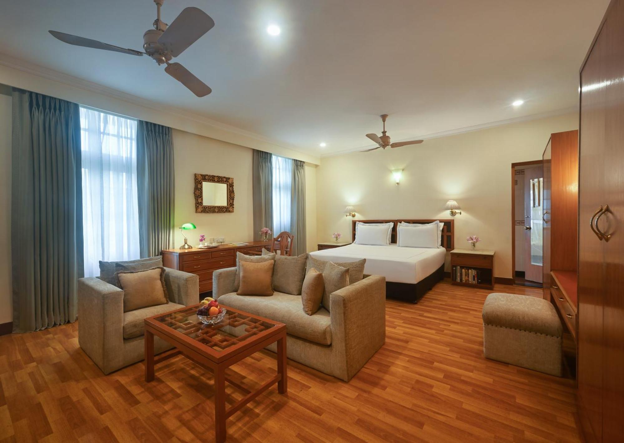 แอมบาสซาเดอร์ - ไอเอชซีแอล ซีเล็คชั่น Hotel นิวเดลี ภายนอก รูปภาพ