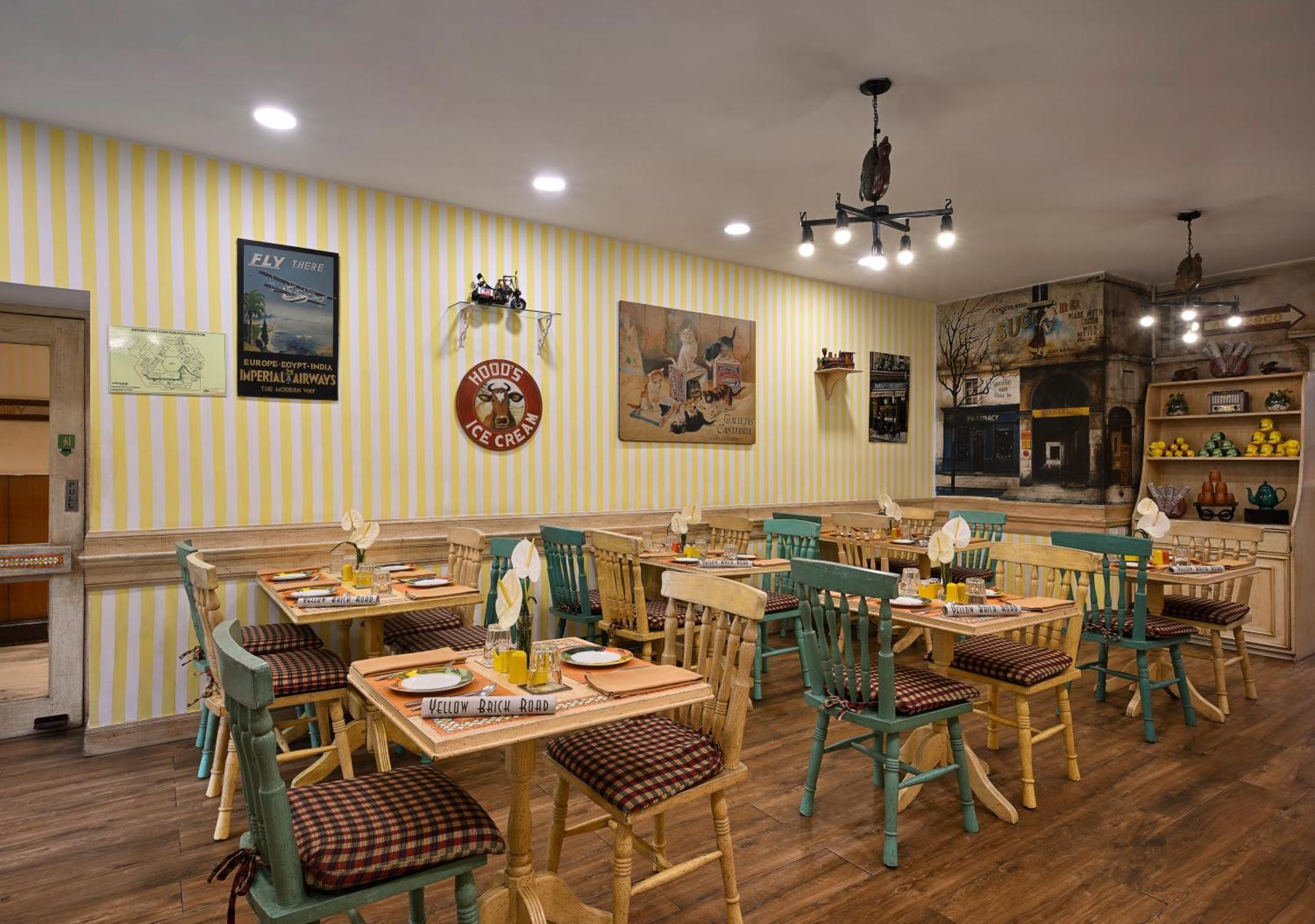 แอมบาสซาเดอร์ - ไอเอชซีแอล ซีเล็คชั่น Hotel นิวเดลี ภายนอก รูปภาพ Restaurant interior