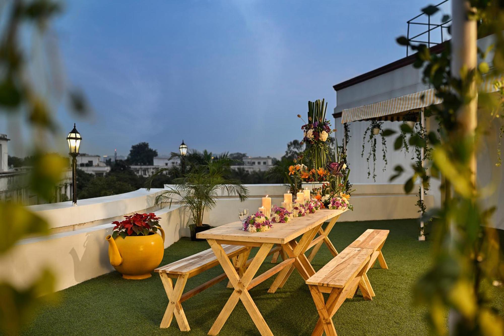 แอมบาสซาเดอร์ - ไอเอชซีแอล ซีเล็คชั่น Hotel นิวเดลี ภายนอก รูปภาพ Rooftop garden