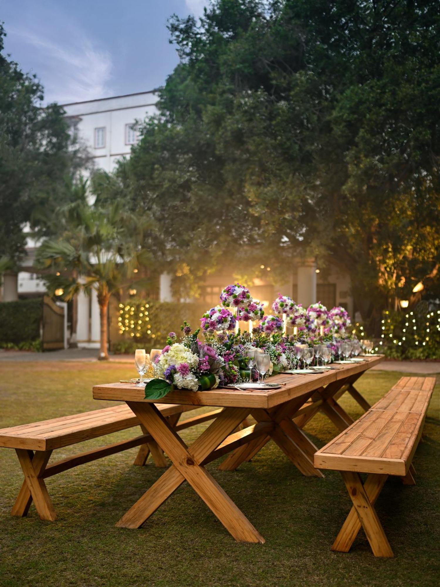 แอมบาสซาเดอร์ - ไอเอชซีแอล ซีเล็คชั่น Hotel นิวเดลี ภายนอก รูปภาพ The lawns at the Taj Bengal