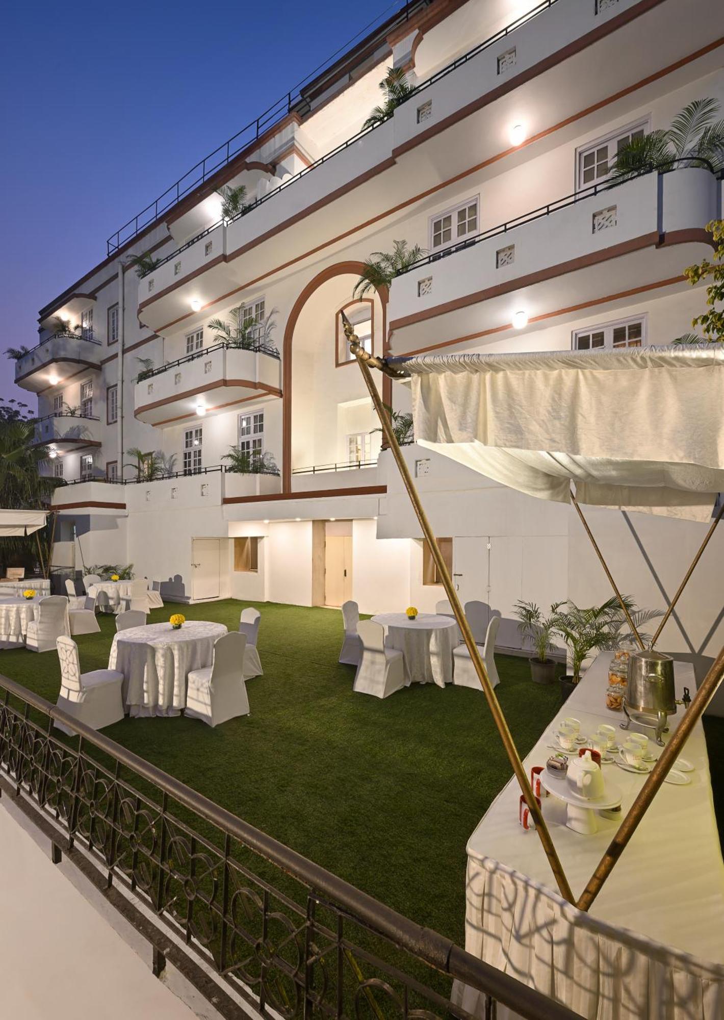 แอมบาสซาเดอร์ - ไอเอชซีแอล ซีเล็คชั่น Hotel นิวเดลี ภายนอก รูปภาพ The Imperial Hotel