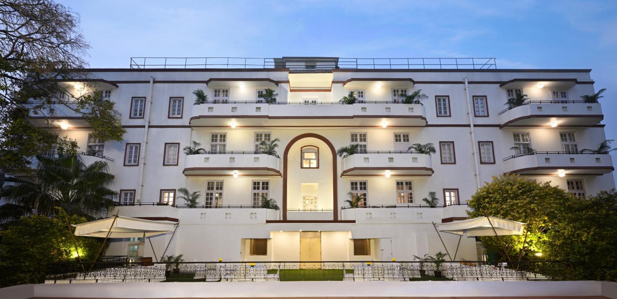 แอมบาสซาเดอร์ - ไอเอชซีแอล ซีเล็คชั่น Hotel นิวเดลี ภายนอก รูปภาพ The hotel's facade