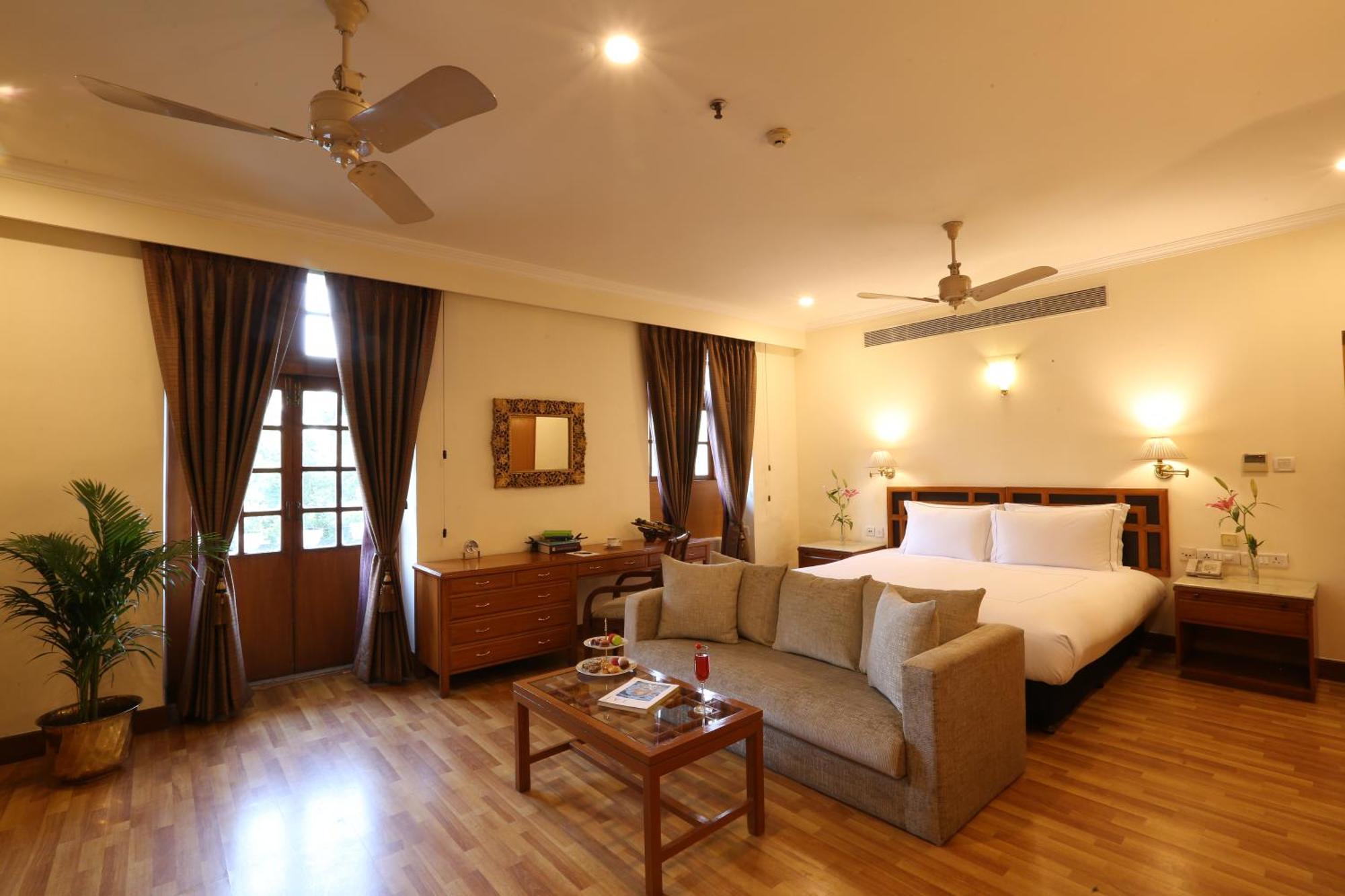 แอมบาสซาเดอร์ - ไอเอชซีแอล ซีเล็คชั่น Hotel นิวเดลี ภายนอก รูปภาพ A suite at the hotel