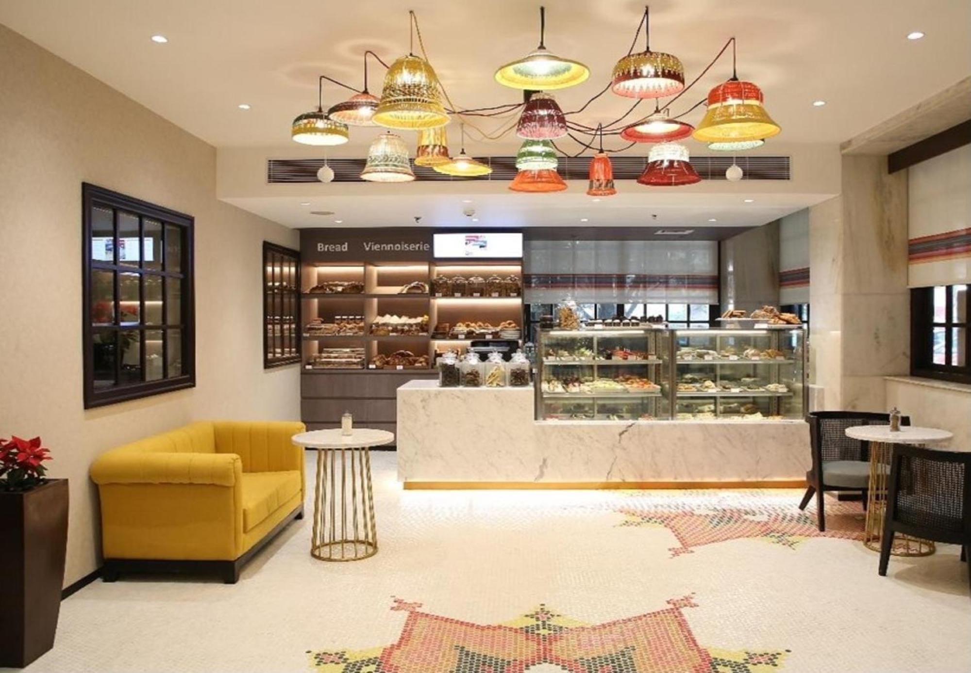 แอมบาสซาเดอร์ - ไอเอชซีแอล ซีเล็คชั่น Hotel นิวเดลี ภายนอก รูปภาพ The lobby of the hotel