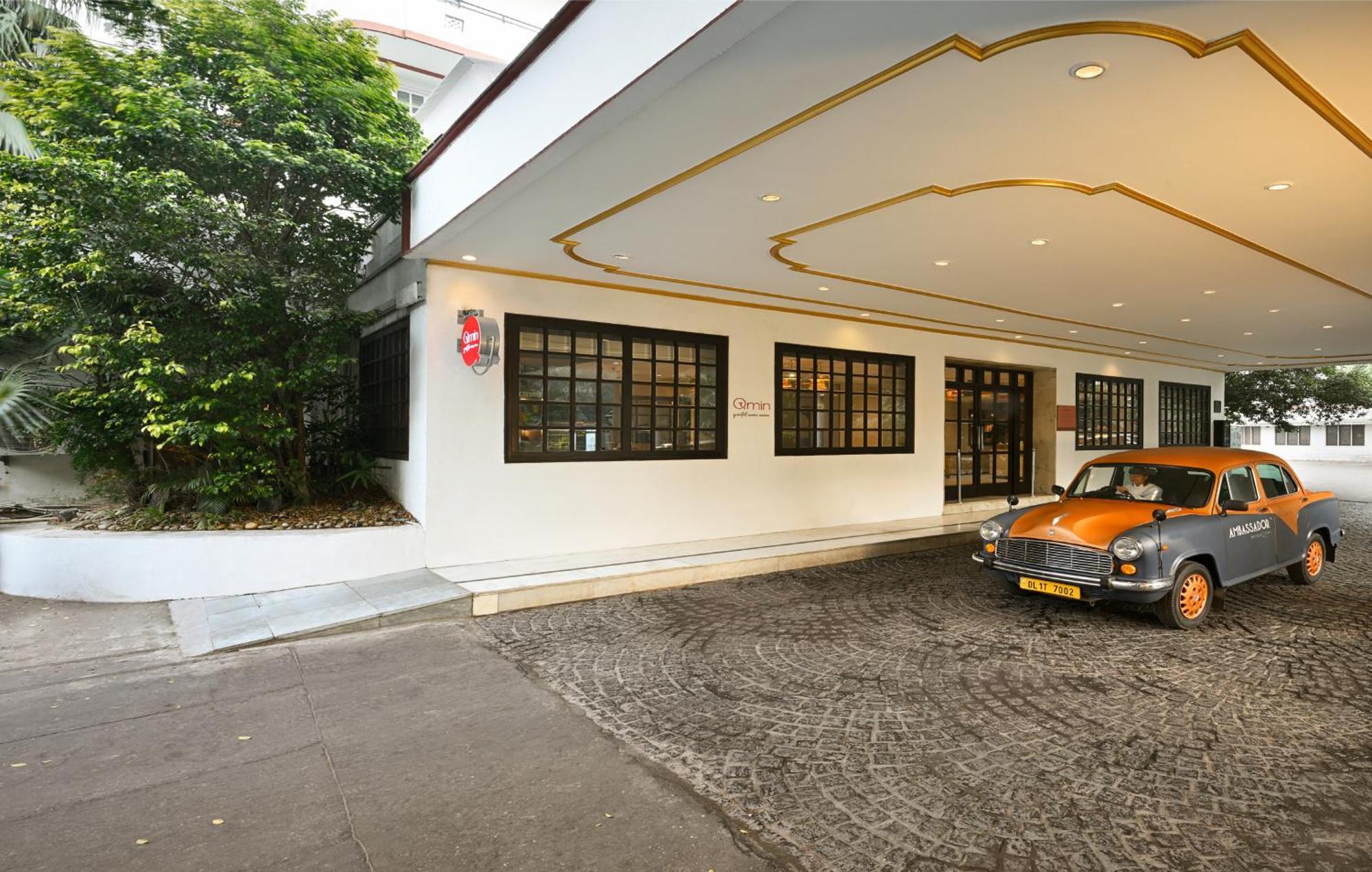 แอมบาสซาเดอร์ - ไอเอชซีแอล ซีเล็คชั่น Hotel นิวเดลี ภายนอก รูปภาพ The entrance of the Swiss Embassy in Kuala Lumpur