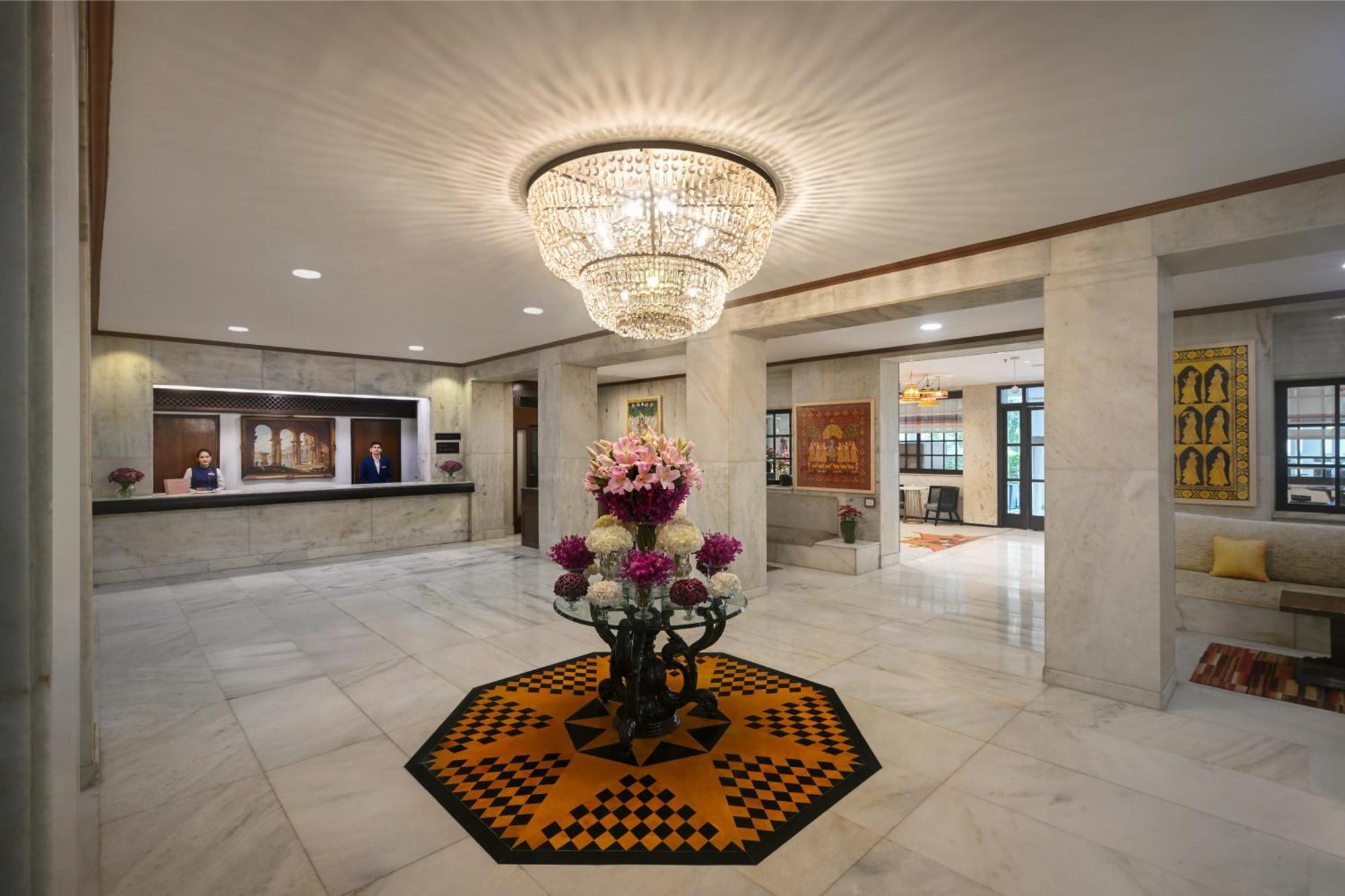 แอมบาสซาเดอร์ - ไอเอชซีแอล ซีเล็คชั่น Hotel นิวเดลี ภายนอก รูปภาพ Lobby