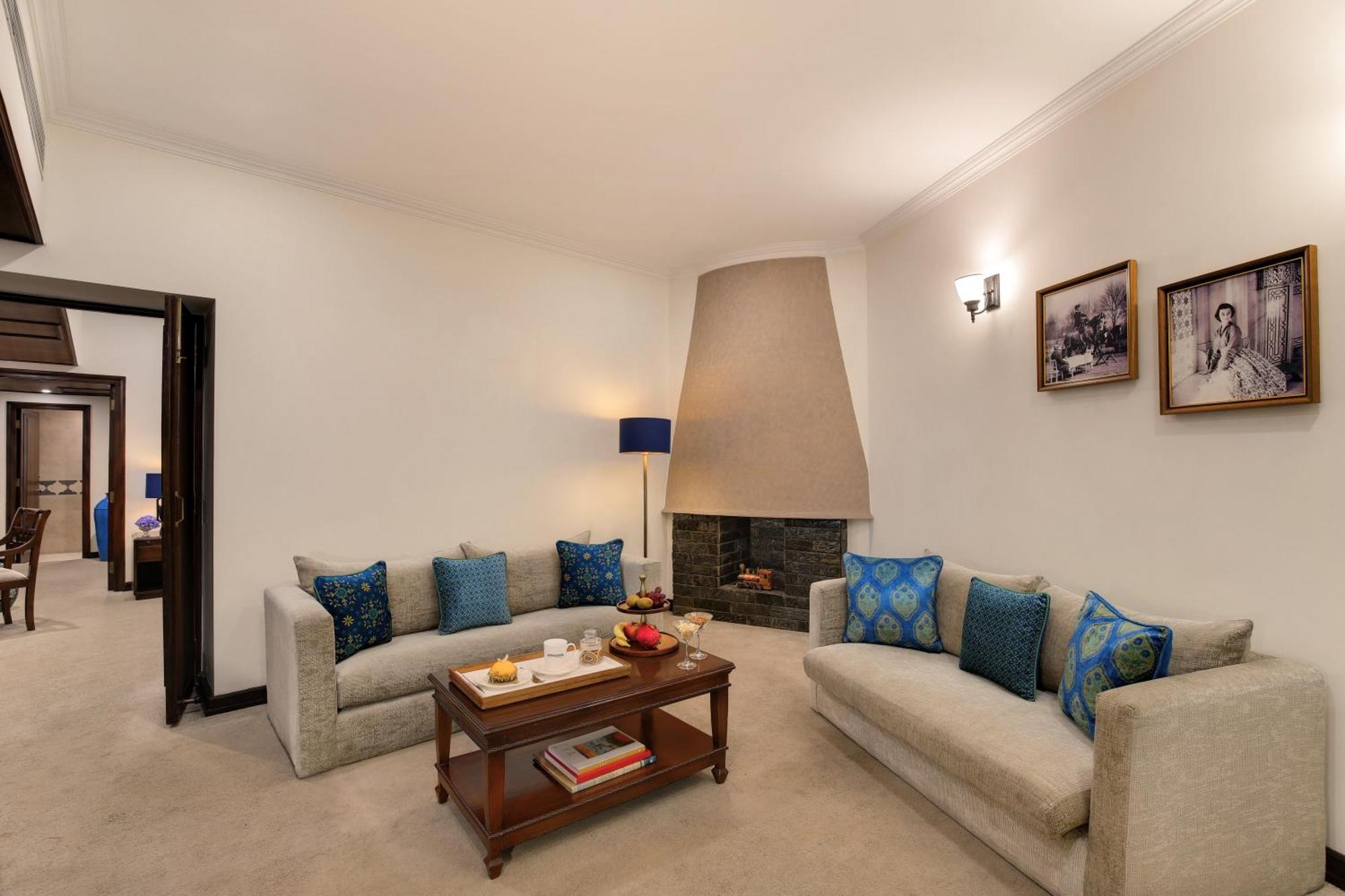 แอมบาสซาเดอร์ - ไอเอชซีแอล ซีเล็คชั่น Hotel นิวเดลี ภายนอก รูปภาพ A living room