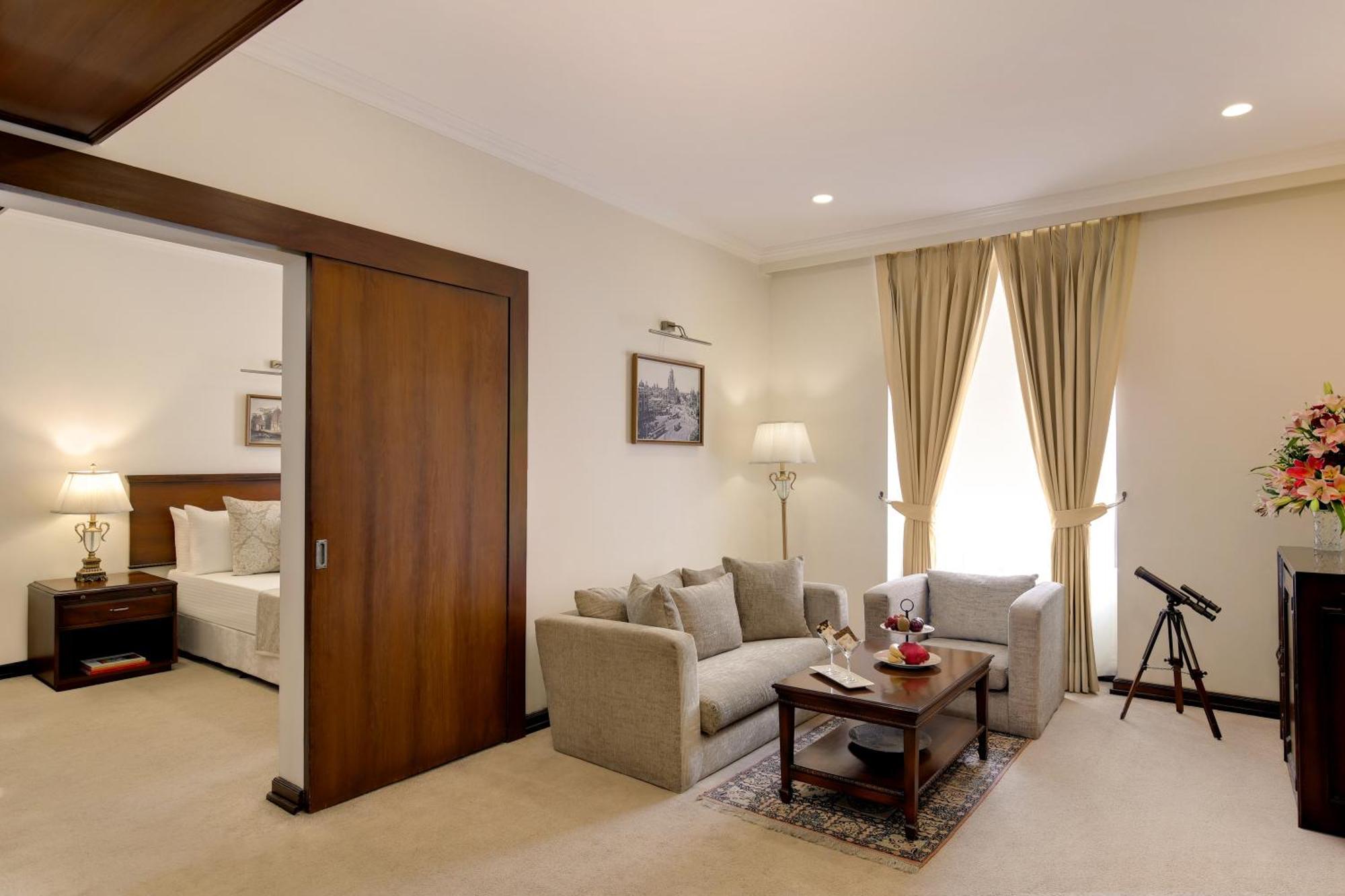 แอมบาสซาเดอร์ - ไอเอชซีแอล ซีเล็คชั่น Hotel นิวเดลี ภายนอก รูปภาพ A suite at the Oberoi, Mumbai