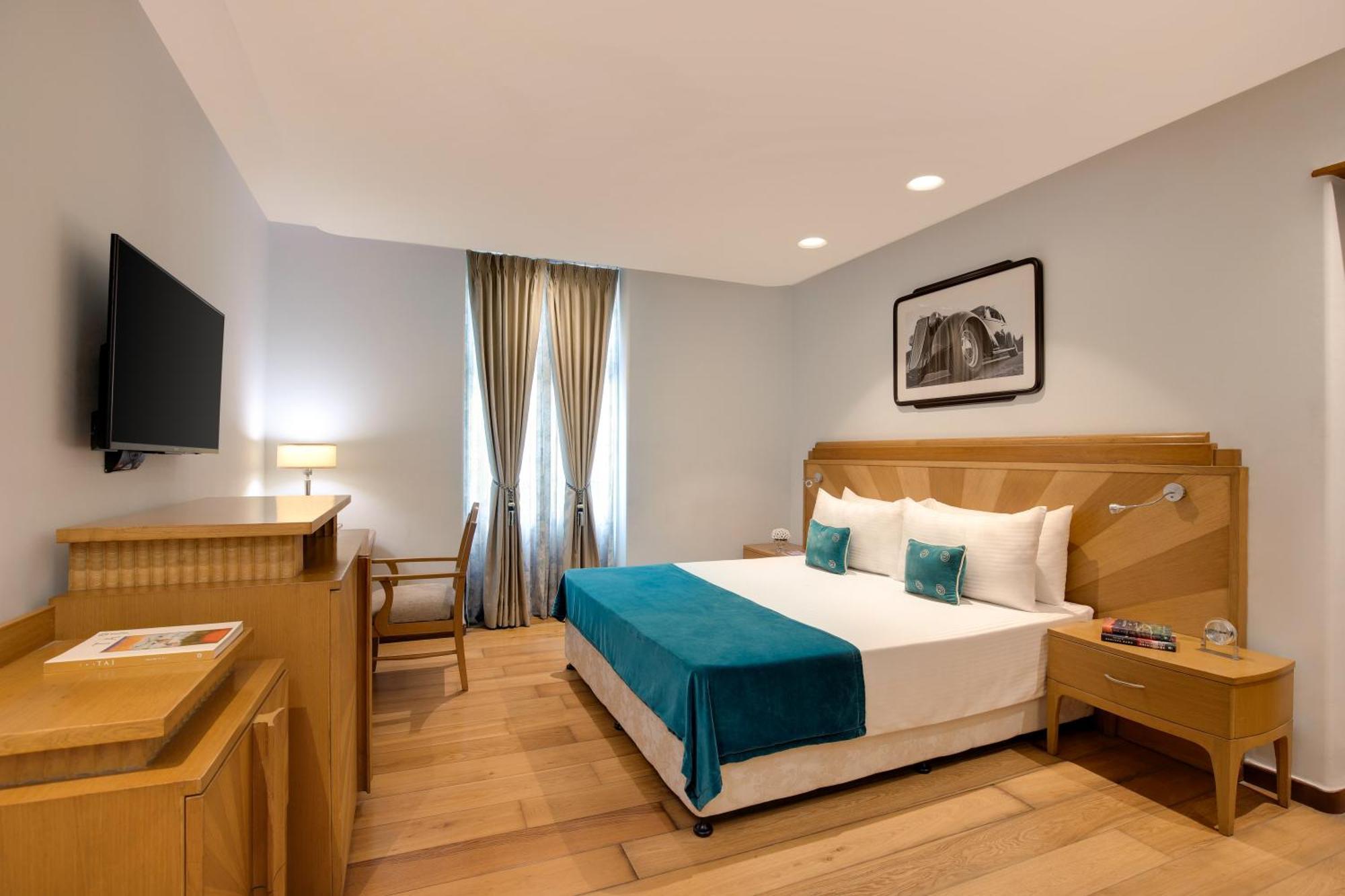แอมบาสซาเดอร์ - ไอเอชซีแอล ซีเล็คชั่น Hotel นิวเดลี ภายนอก รูปภาพ A room at the hotel